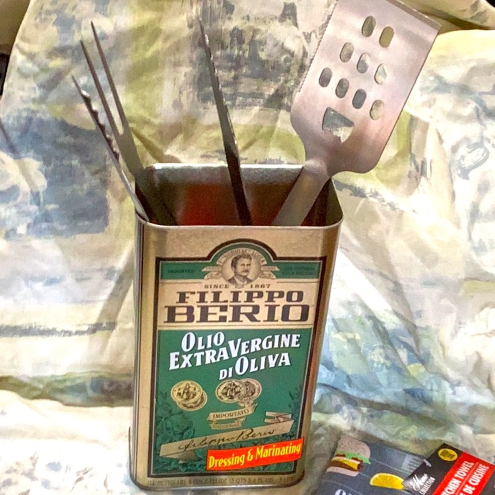 GRILLING UTENSIL HOLDER